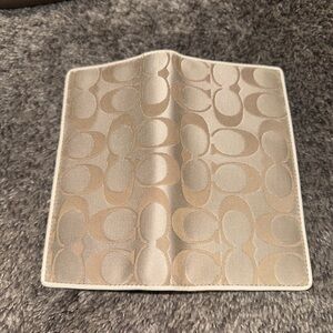 Coach Signature Cream Jacquard & White Leather Checkbook Cover 🤍